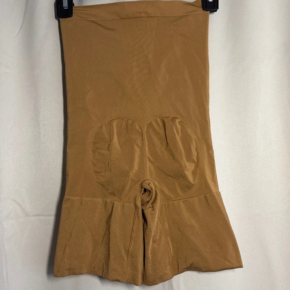 Spanx On Core Sculpt High Waist Mid‎ Thigh Short Shapewear Tummy Medium